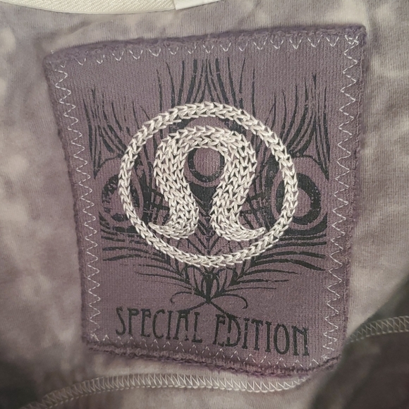 Lulu lemon 🍋 amazing jacket... - Picture 3 of 5